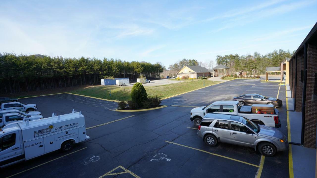 Columbus Inn And Suites Exterior foto